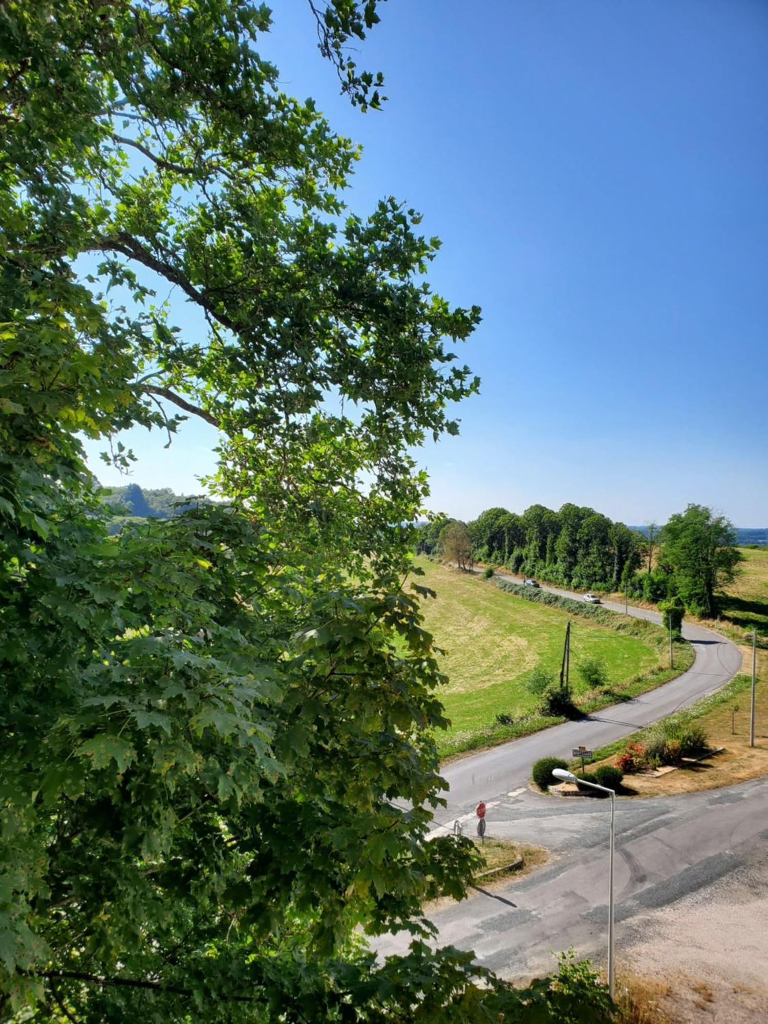 Apartament Aux Cieux Bénévent-lʼAbbaye Zewnętrze zdjęcie